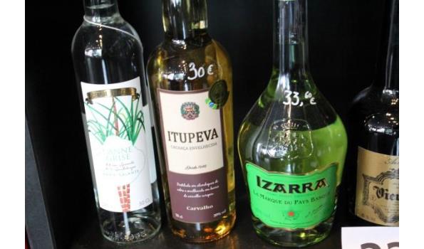 7 div flessen sterke drank wo Izarra